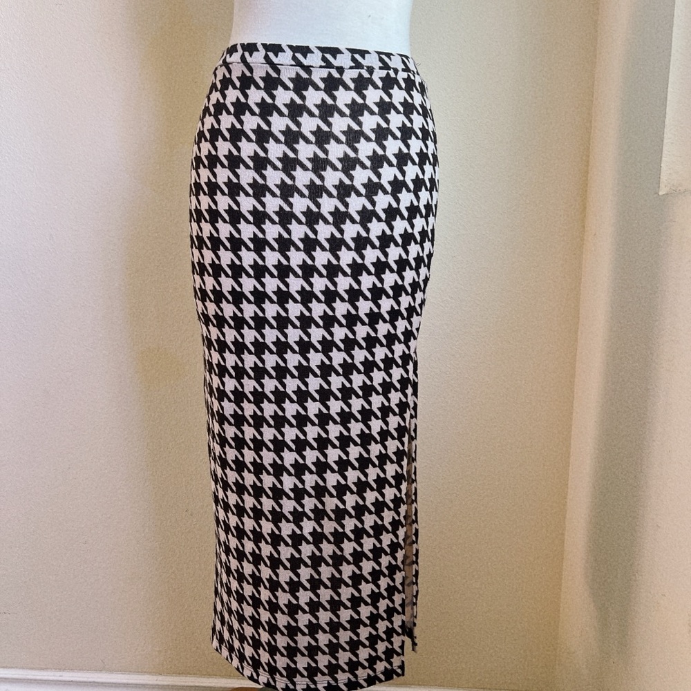 Houndstooth Black and Tan Pencil Skirt